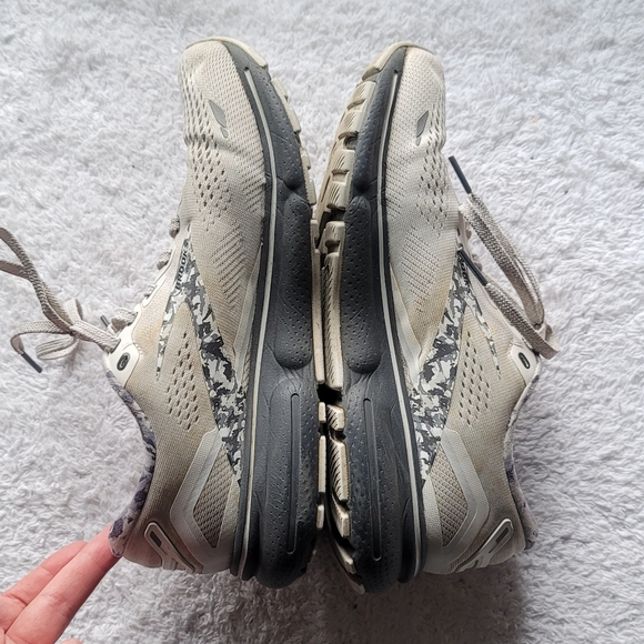 Brooks womens ghost 15 running shoes camo print size 8 - Picture 2 of 5